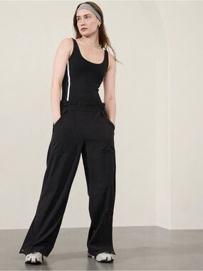 Athleta Trekkie High Rise Parachute Pant Size 10 Black #533487